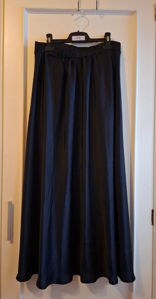 Falda larga negra