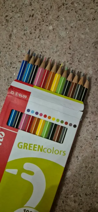 Matite colorate e pastelli a cera