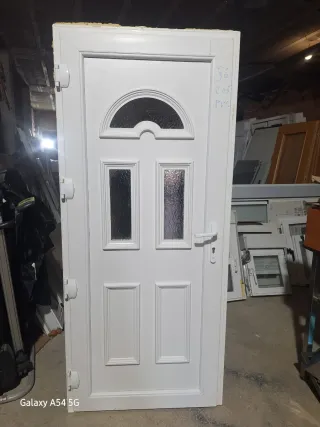 Puerta PVC 90x204 con cristal