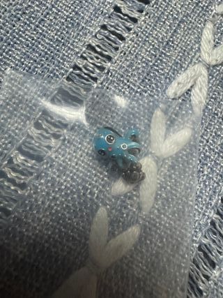 Pulpo azul y plata