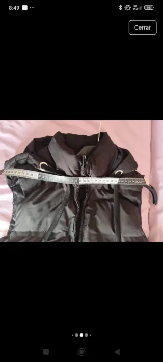 Chaleco acolchado negro con capucha