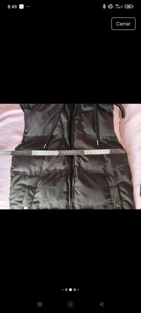 Chaleco acolchado negro con capucha