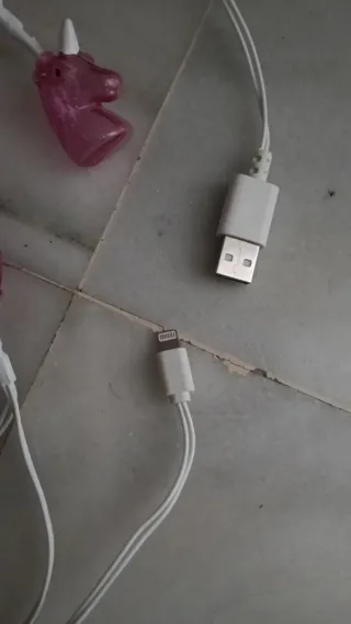 Cable iPhone con luces LED unicornio