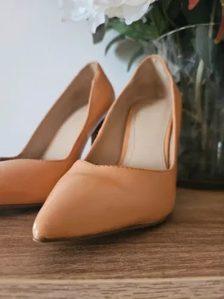 Zapatos de tacón Zara color beige/naranja