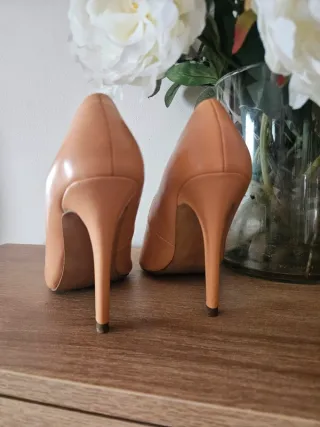 Zapatos de tacón Zara color beige/naranja