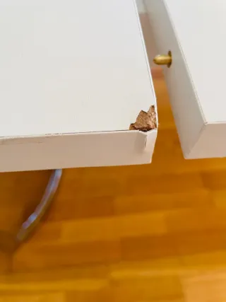 Mesa de comedor extensible blanca y plateada