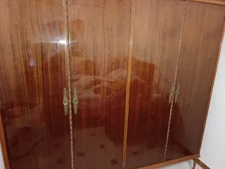 Armario antiguo de madera