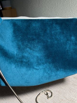 Bolso terciopelo azul verdoso cadena dorada