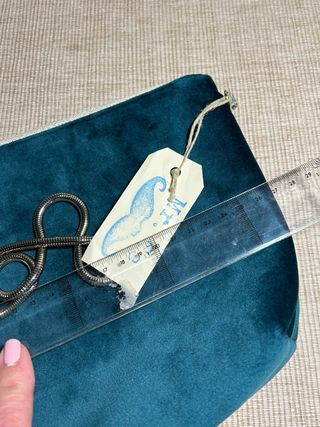 Bolso terciopelo azul verdoso cadena dorada