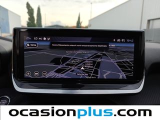 Peugeot 2008 Allure Hybrid eDCS6 100 kW (136 CV)