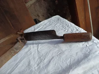 Cortador de chocolate antiguo de madera