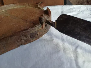 Cortador de chocolate antiguo de madera