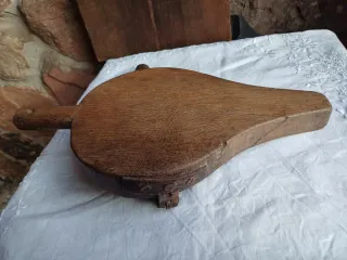 Cortador de chocolate antiguo de madera