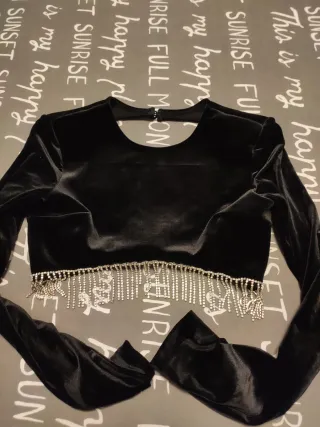 Top terciopelo Bershka con pedrería