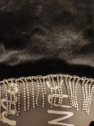 Top terciopelo Bershka con pedrería