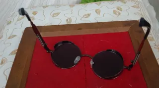 Occhiali da sole rotondi