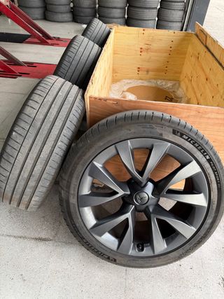 Llantas 20'' Tesla X + Neumáticos Michelin