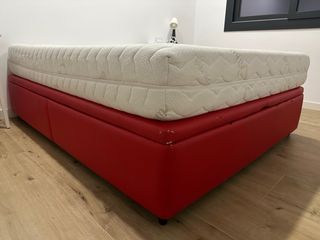 Cama 150 con colchón y base roja