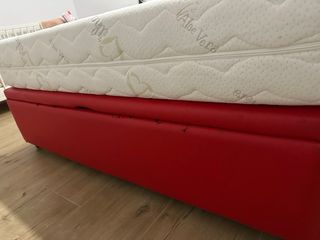 Cama 150 con colchón y base roja