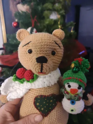 Osito Amigurumi Navideño con Muñeco Nieve