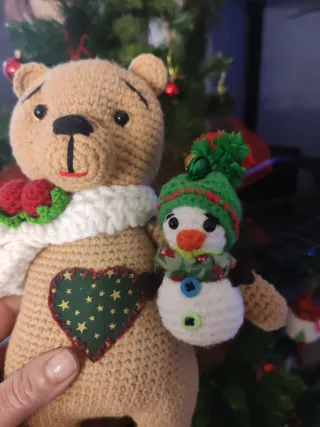 Osito Amigurumi Navideño con Muñeco Nieve