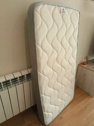 Cuna cama con colchón y más