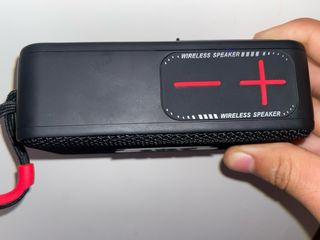 Altavoz Bluetooth OKOP Negro y Rojo