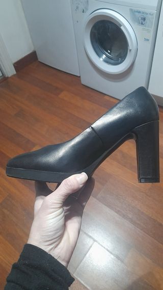 Zapatos de tacón elegantes Latouche negros