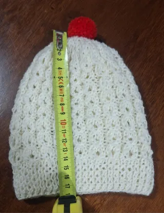 Cappello lana bimbo/bimba con pompon rosso