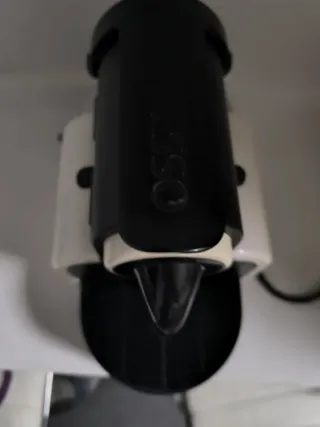 Cafetera Nespresso DeLonghi Blanca y Negra