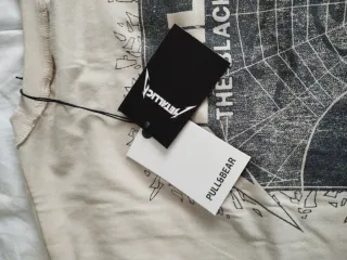 Camiseta Pull and Bear Beige Metallica