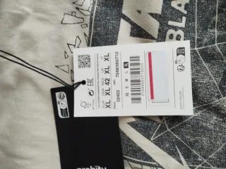 Camiseta Pull and Bear Beige Metallica