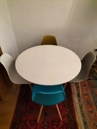 Salón-comed: Mesa 4 Sillas, Sofá-cama Recog.Coruña