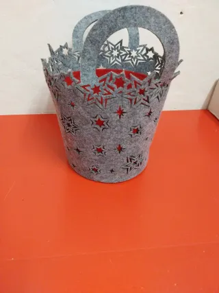 Cestino in panno decorato con stelle