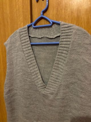 Chaleco gris de punto