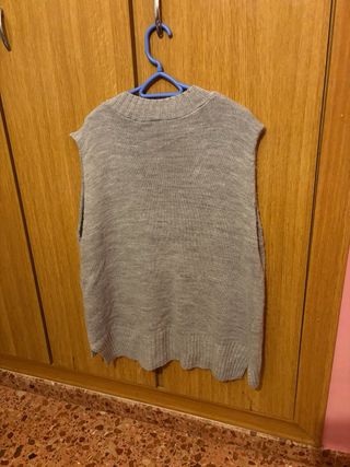 Chaleco gris de punto