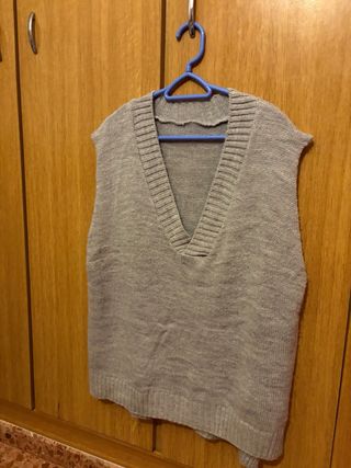 Chaleco gris de punto