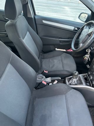 Opel Astra 2006. disponible febrero/marzo