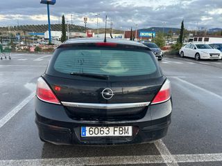 Opel Astra 2006. disponible febrero/marzo