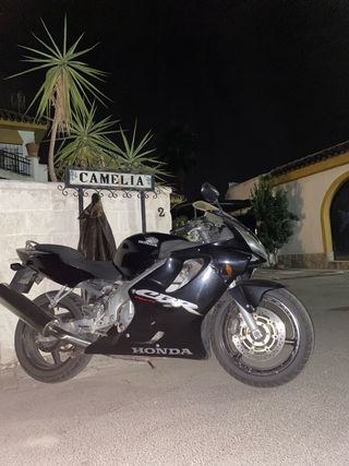Honda CBR 600 F4i Negra