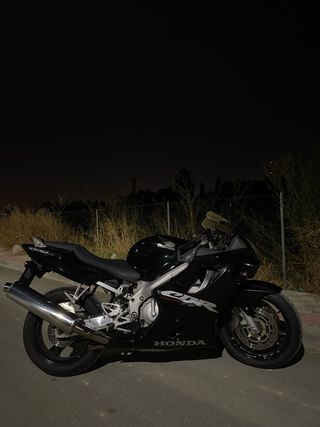 Honda CBR 600 F4i Negra