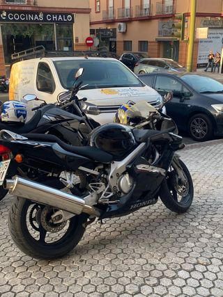 Honda CBR 600 F4i Negra