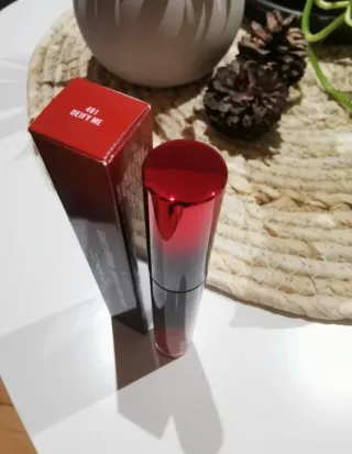 Labial MAC 481 Defy Me Rojo