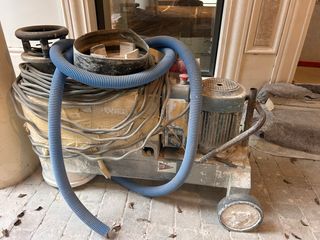 Pulidora de suelo satélite trifásica