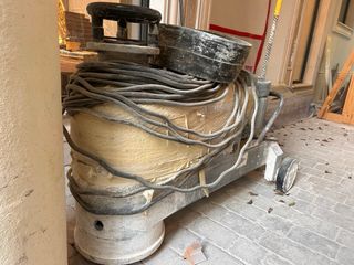 Pulidora de suelo satélite trifásica