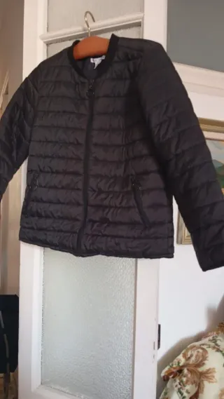 Cazadora acolchada negra