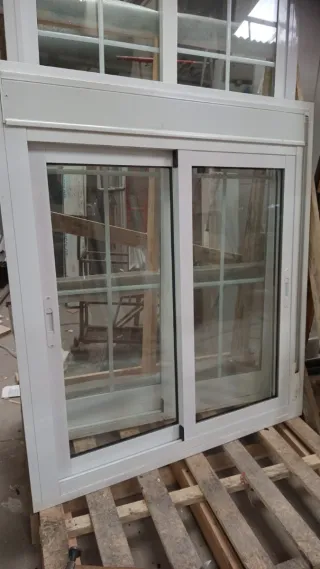 Ventana corredera blanca