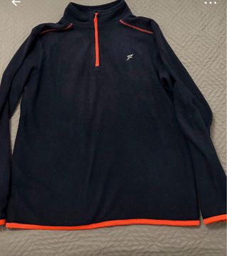 Polar azul con cremallera y detalles