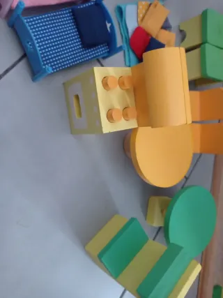 Mobili miniatura per casa delle bambole