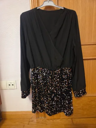 Vestido fiesta lentejuelas y terciopelo negro.